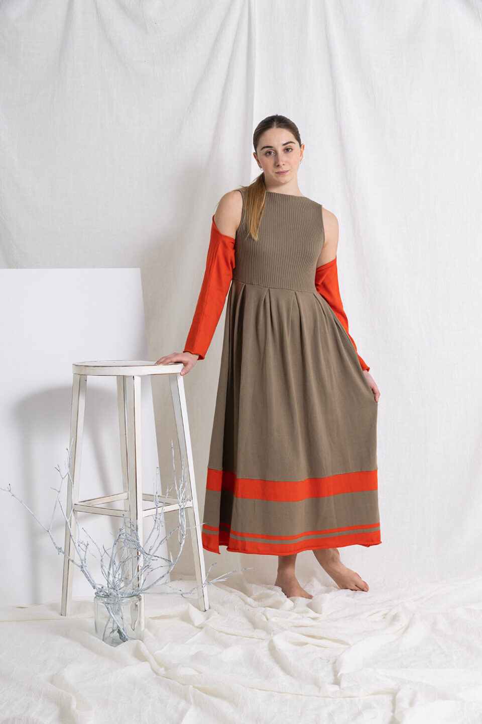 Look 38 Abito Sofia kakhi 1a - Officinae