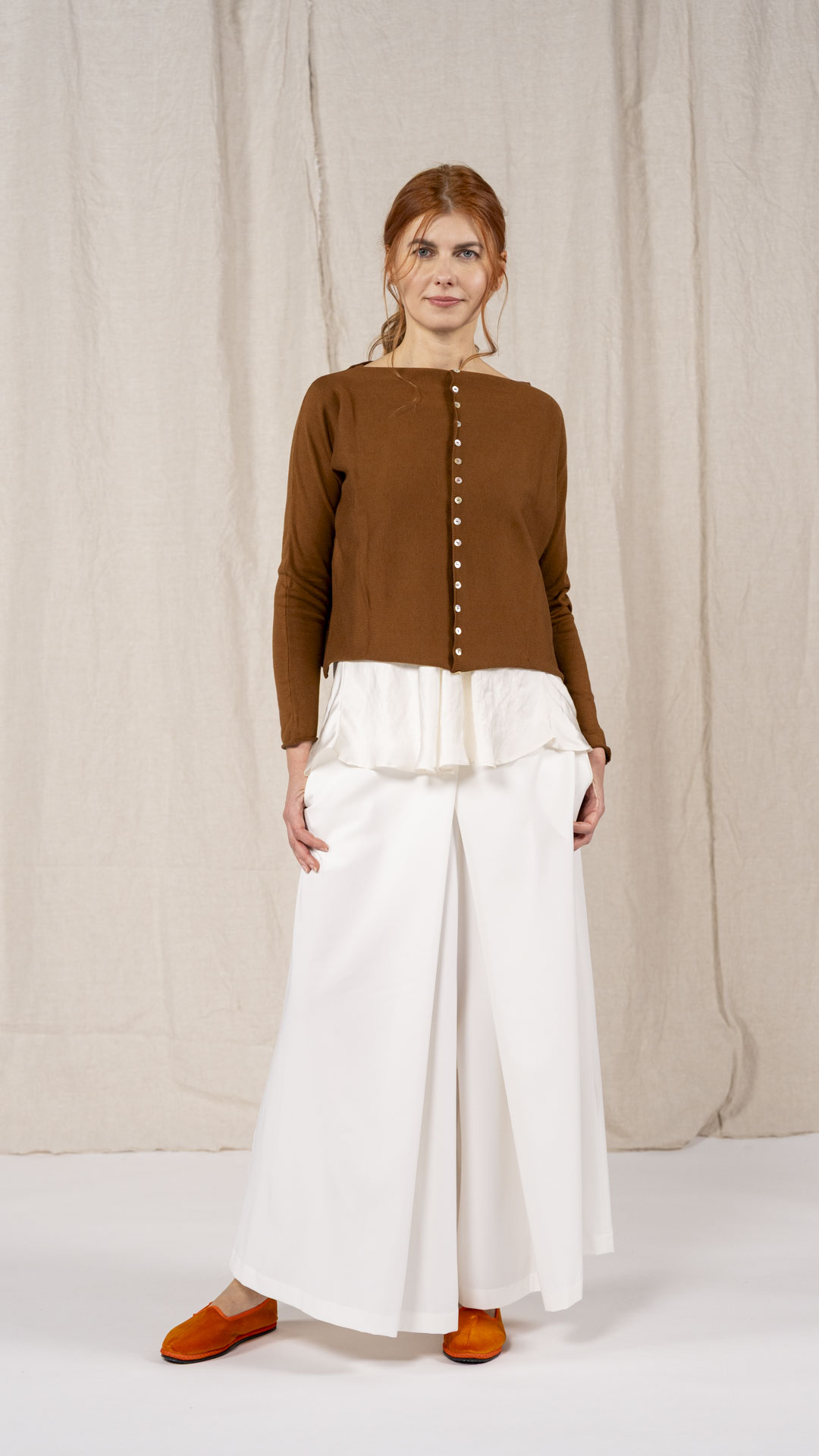 immagine maglia kimono bottoncini marrone maglieria